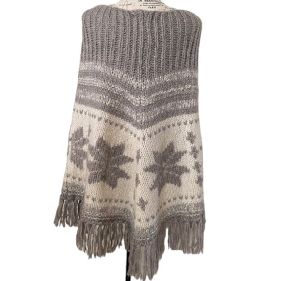 BCBG Maxazria Wool Blend Knit Poncho w Fringe - Picture 2 of 7
